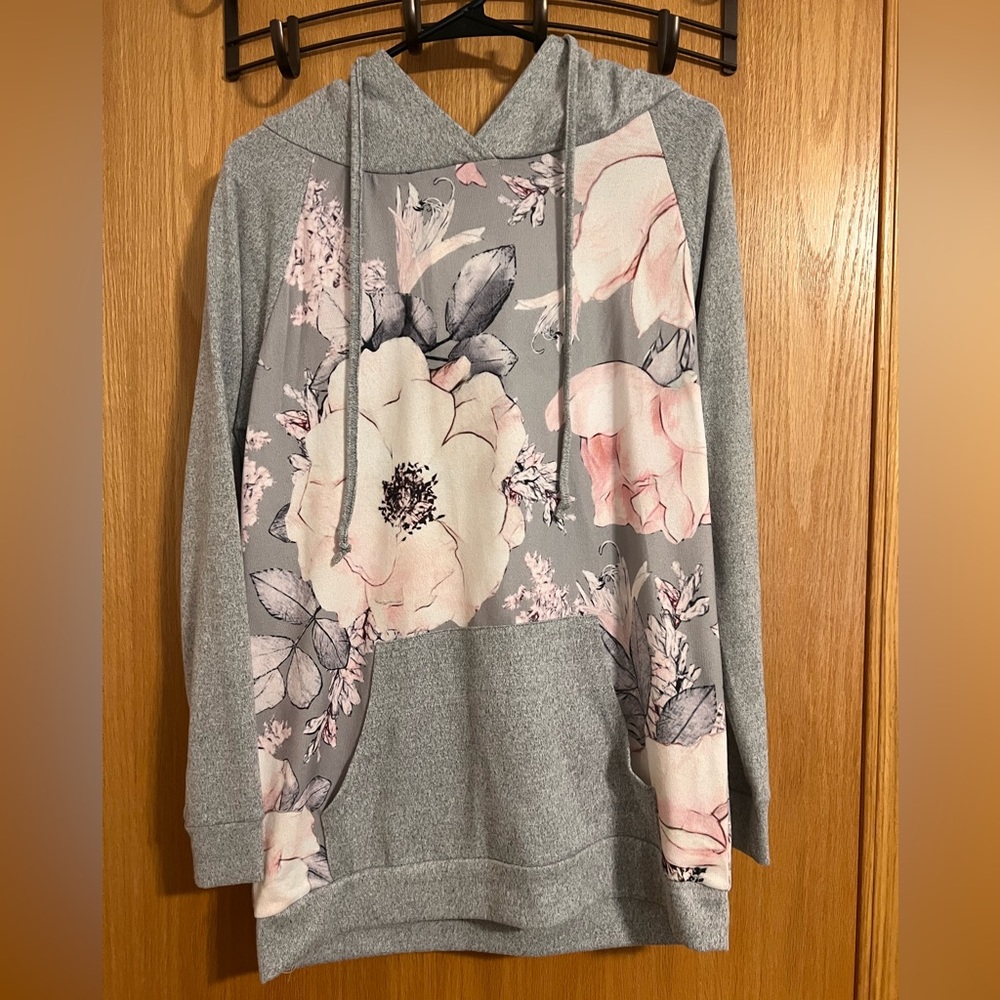 *NEW w/ tags* - Lightweight hoodie